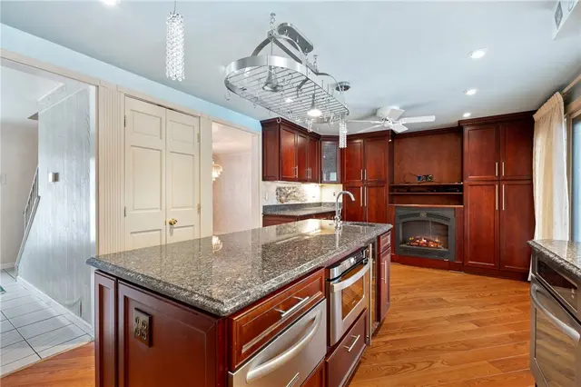 1238 Regency Dr gallery image 3