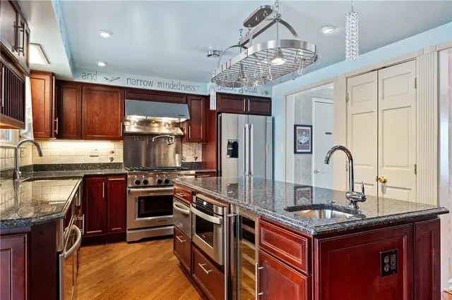 1238 Regency Dr gallery image 4