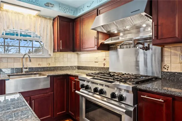 1238 Regency Dr gallery image 5
