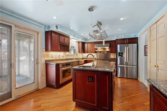 1238 Regency Dr gallery image 6