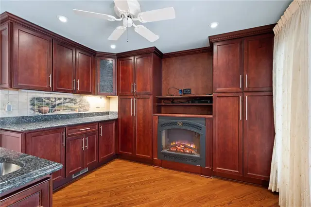 1238 Regency Dr gallery image 8
