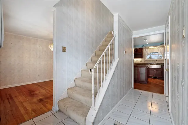 1238 Regency Dr gallery image 9