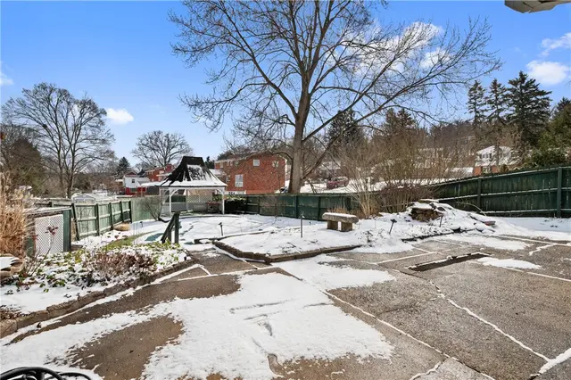 1238 Regency Dr gallery image 27