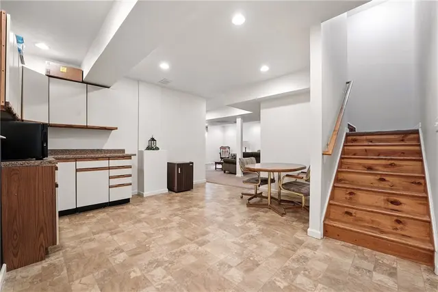 124 Dalliance Court gallery image 3