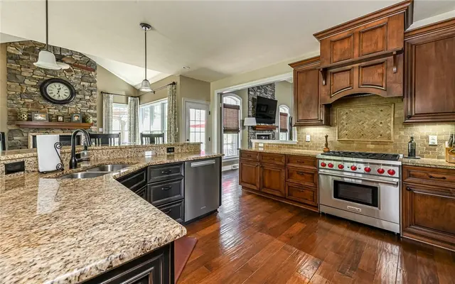 124 Field Brook Lane gallery image 9
