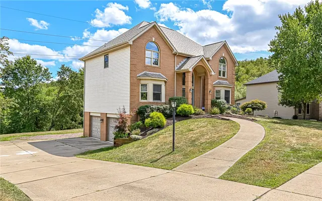 124 Fox Meadow Dr gallery image 9