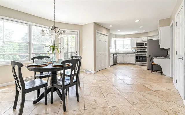 124 Fox Meadow Dr gallery image 15
