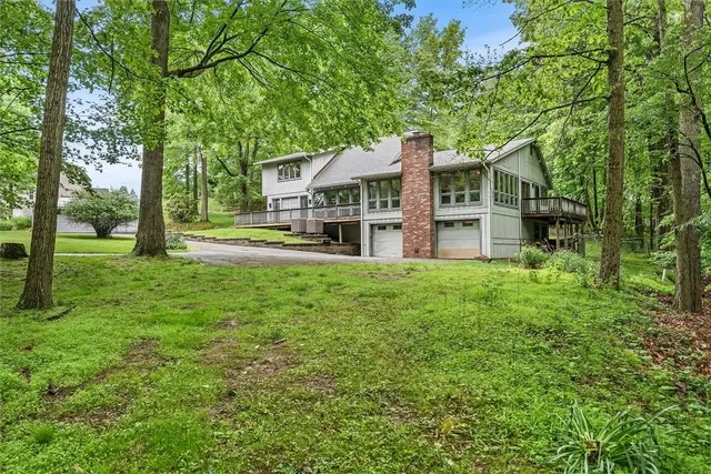 124 Oak Lane gallery image 17
