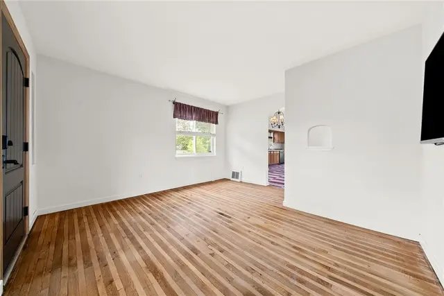 124 Simon Ave gallery image 4
