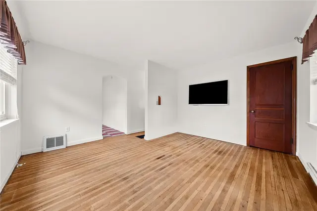 124 Simon Ave gallery image 12