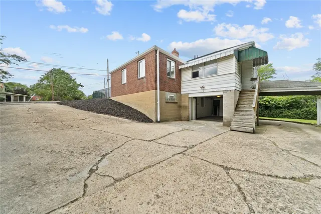 124 Simon Ave gallery image 15