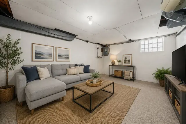 124 Simon Ave gallery image 17