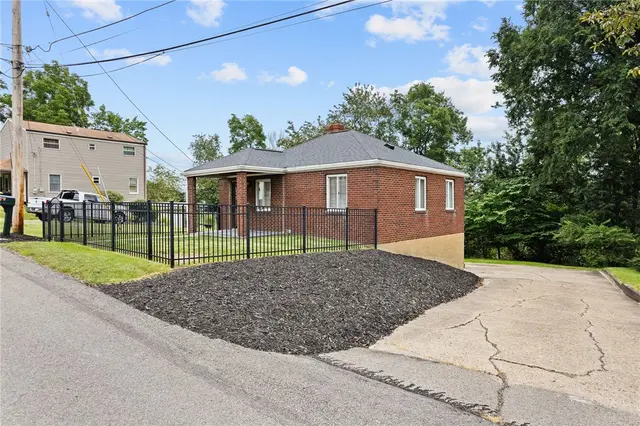 124 Simon Ave gallery image 18