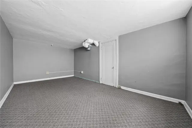 124 Simon Ave gallery image 33