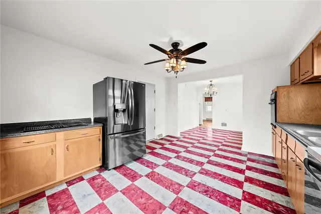 124 Simon Ave gallery image 38
