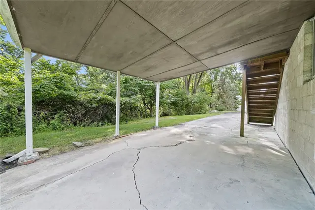 124 Simon Ave gallery image 50
