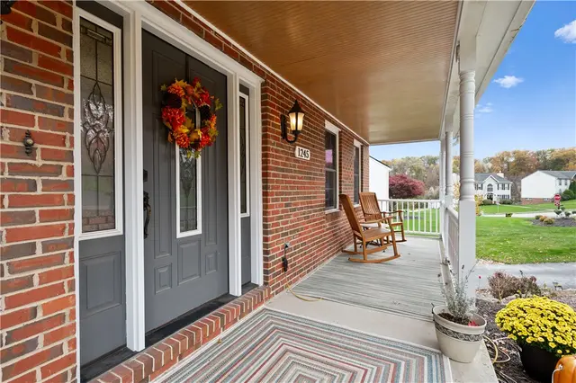 1245 Woodhill Dr gallery image 3