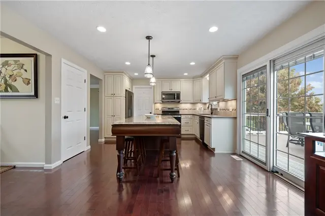 1245 Woodhill Dr gallery image 7