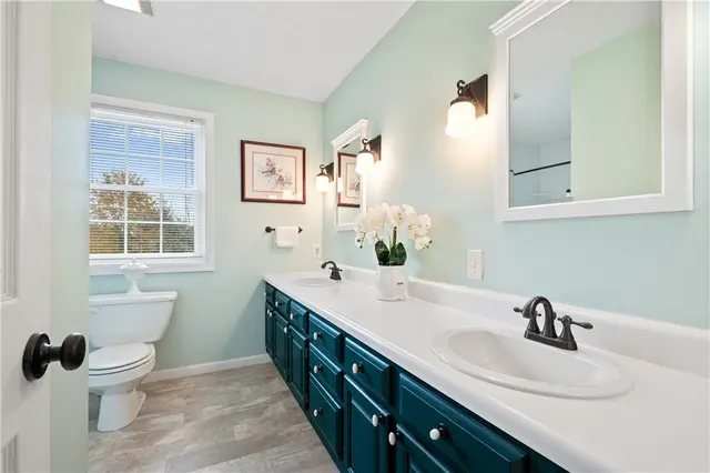 1245 Woodhill Dr gallery image 9
