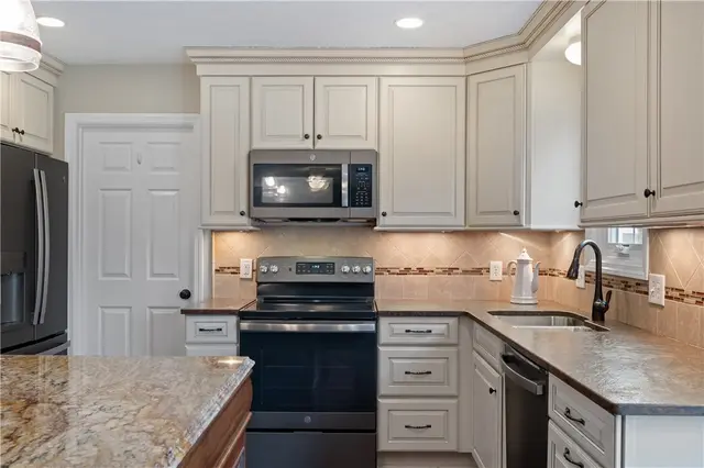 1245 Woodhill Dr gallery image 10