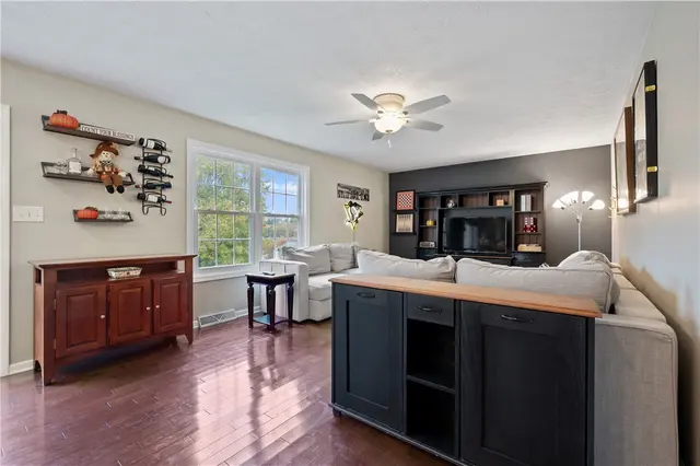 1245 Woodhill Dr gallery image 15
