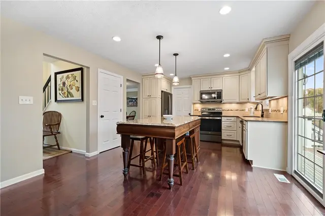 1245 Woodhill Dr gallery image 23