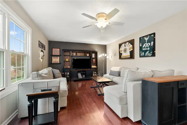 1245 Woodhill Dr gallery image 26