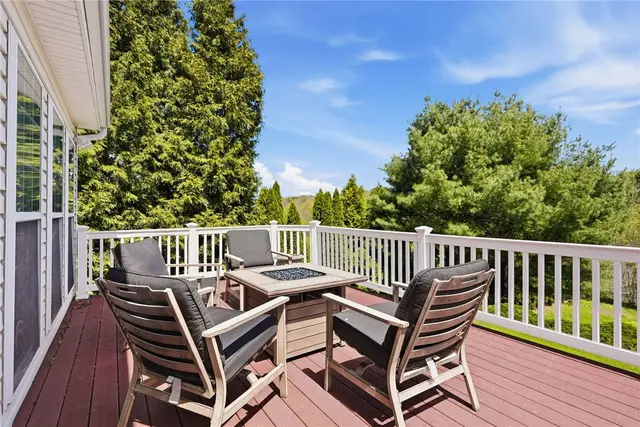 125 Blue Heron Dr gallery image 29