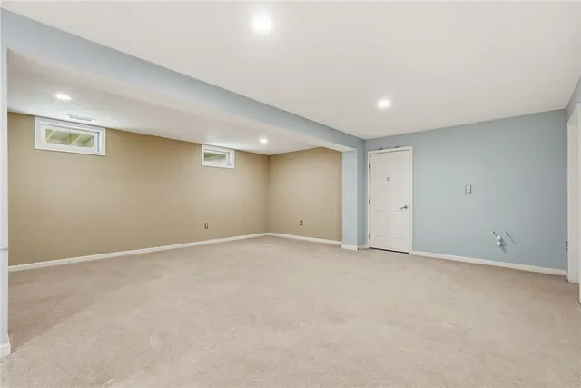 125 Blue Heron Dr gallery image 35