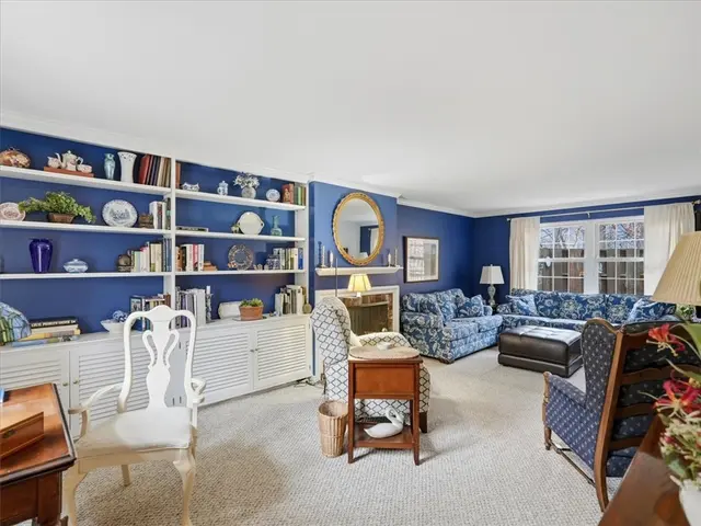 125 E Sandle Ave gallery image 12