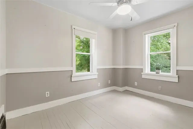 126 Davis Rd gallery image 16