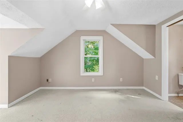 126 Davis Rd gallery image 21