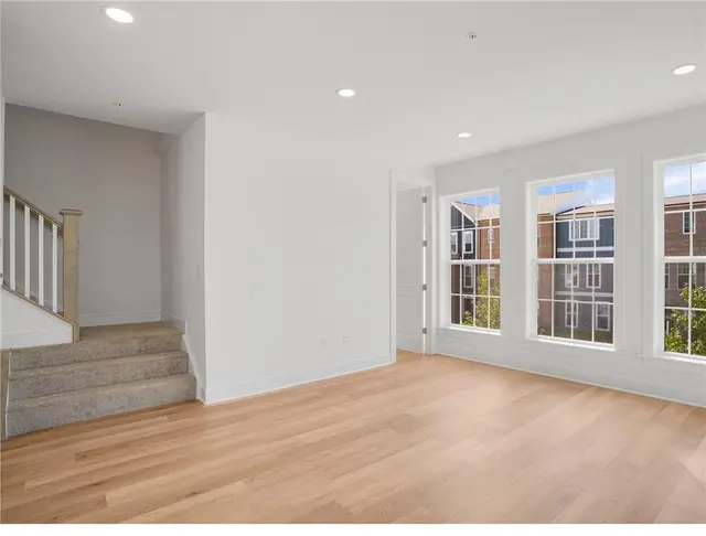 126 Main St gallery image 16