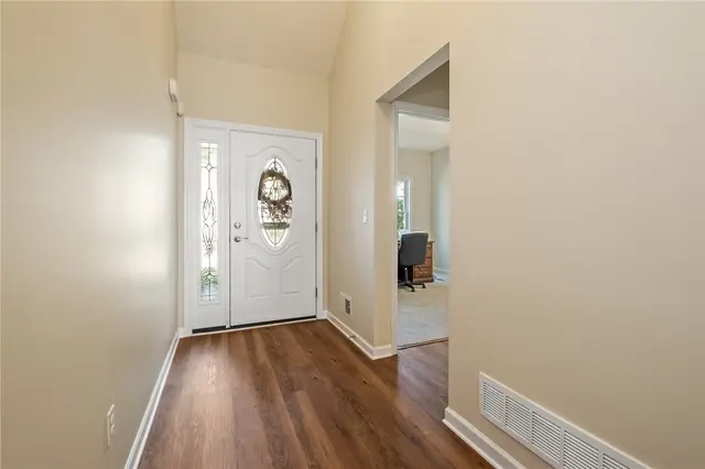 126 Washington Way gallery image 4
