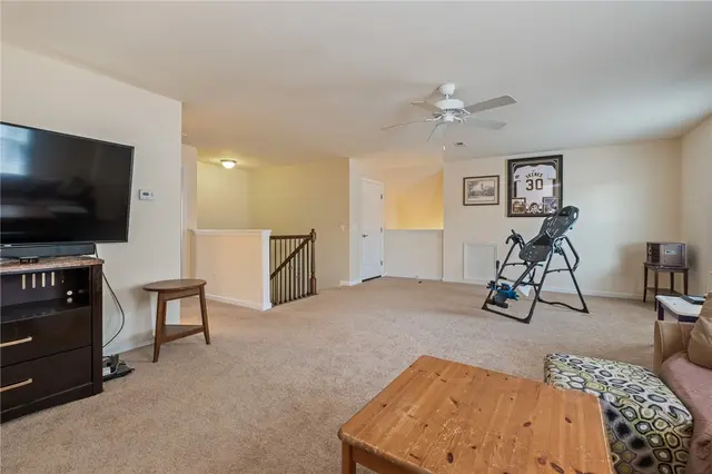 126 Washington Way gallery image 9