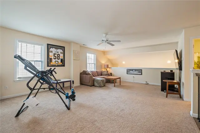 126 Washington Way gallery image 11