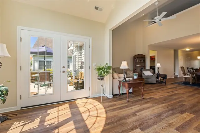 126 Washington Way gallery image 17