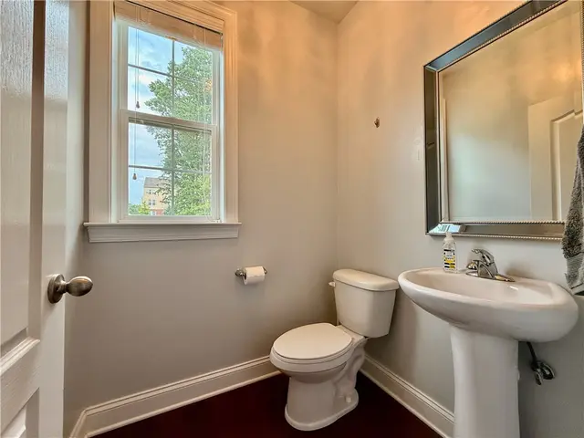 127 Alder Dr gallery image 7