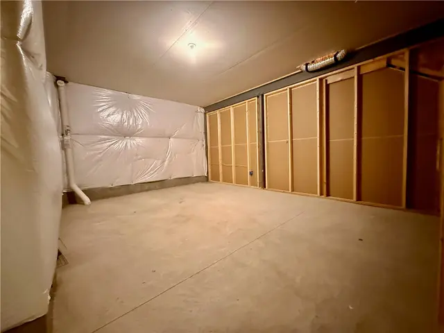 127 Alder Dr gallery image 29