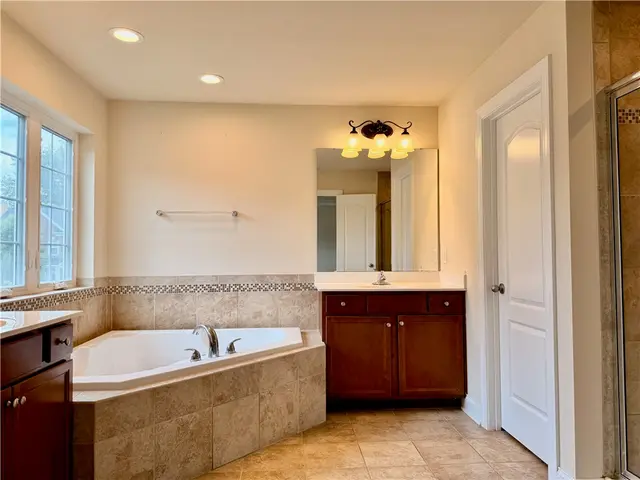 127 Alder Dr gallery image 31