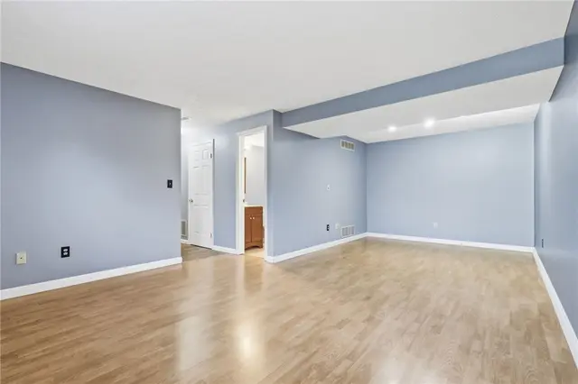 127 Clearbrook Dr gallery image 3