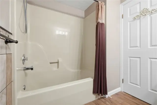 127 Clearbrook Dr gallery image 4