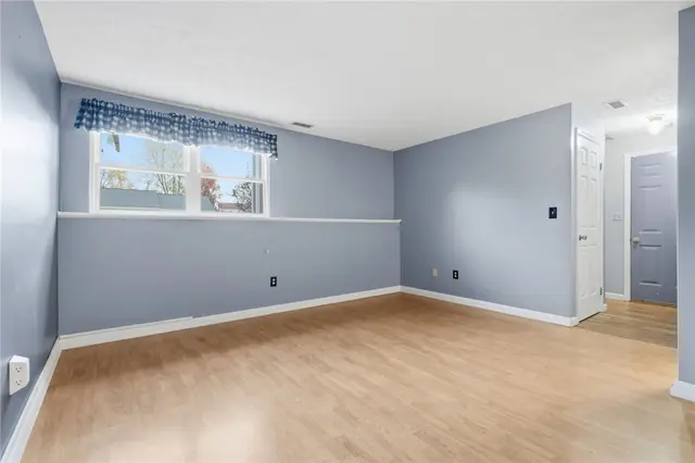 127 Clearbrook Dr gallery image 5