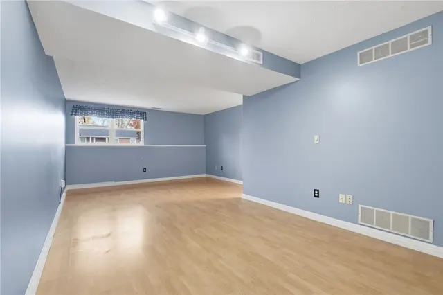 127 Clearbrook Dr gallery image 10