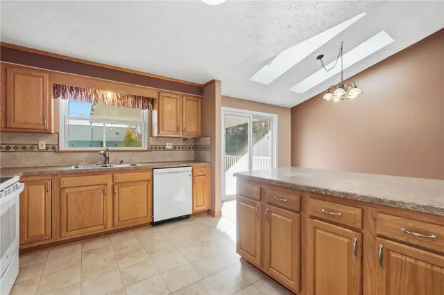 127 Clearbrook Dr gallery image 13