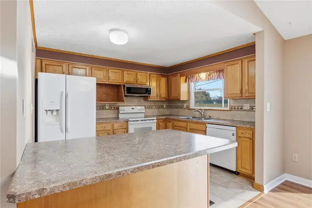 127 Clearbrook Dr gallery image 14