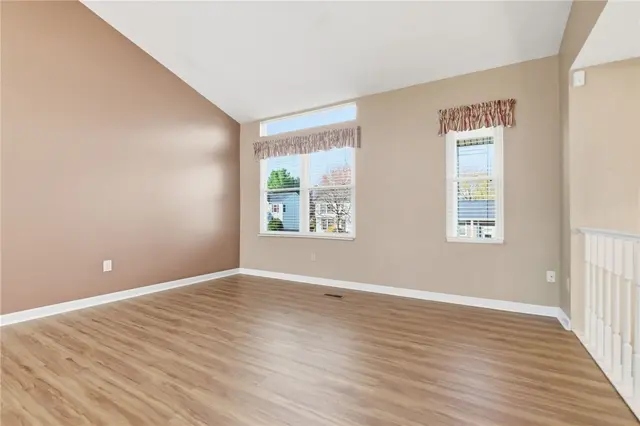 127 Clearbrook Dr gallery image 15
