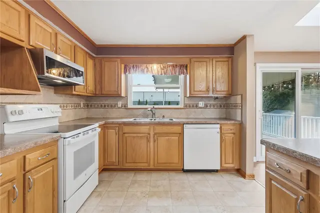 127 Clearbrook Dr gallery image 17