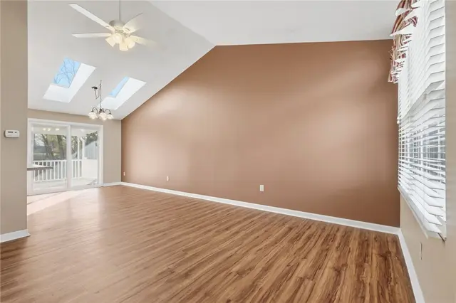 127 Clearbrook Dr gallery image 25