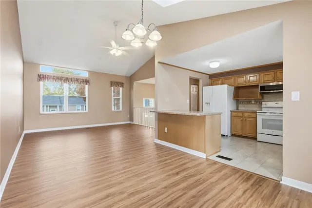 127 Clearbrook Dr gallery image 34